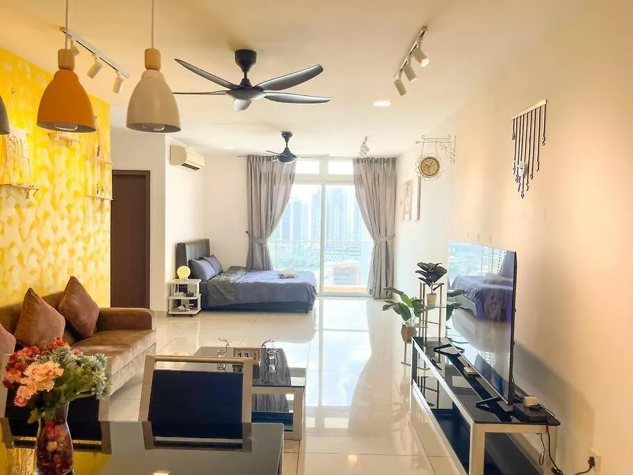 Ksl Mall 8-12 Pax, 65 Inc Tv Nflix ,Hbo , Bathtub High Floor Johor Bahru 0*,