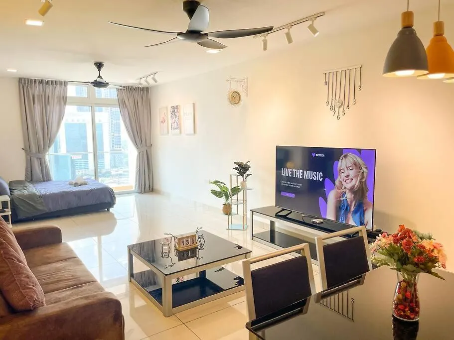 Ksl Mall 8-12 Pax, 65 Inc Tv Nflix ,Hbo , Bathtub High Floor Johor Bahru
