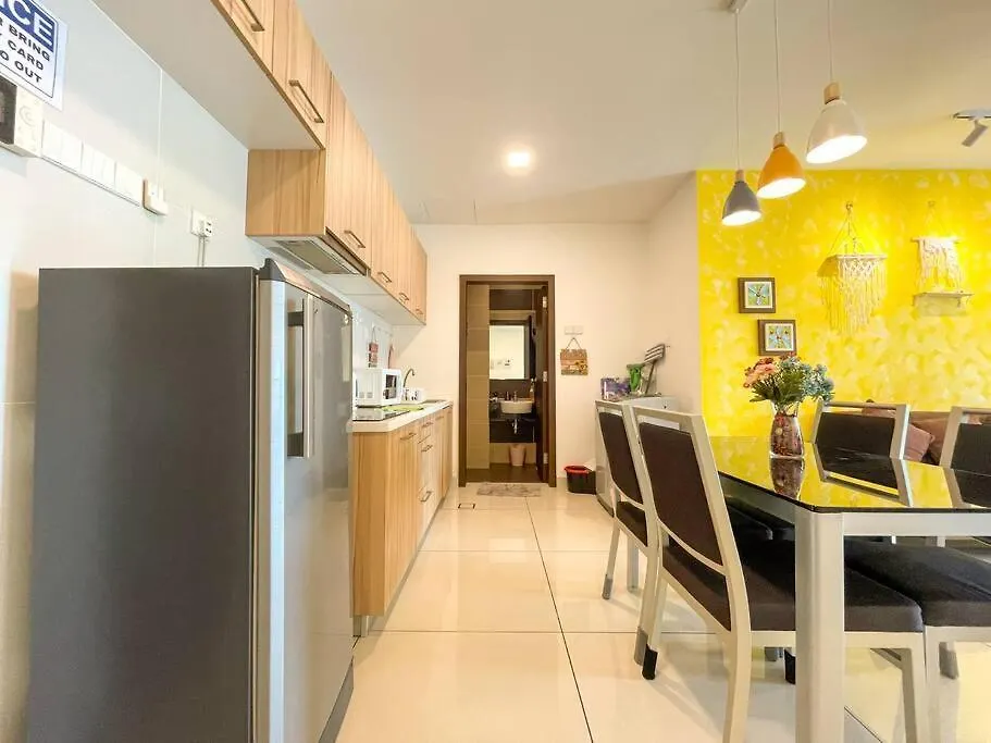 Ksl Mall 8-12 Pax, 65 Inc Tv Nflix ,Hbo , Bathtub High Floor Johor Bahru Apartment