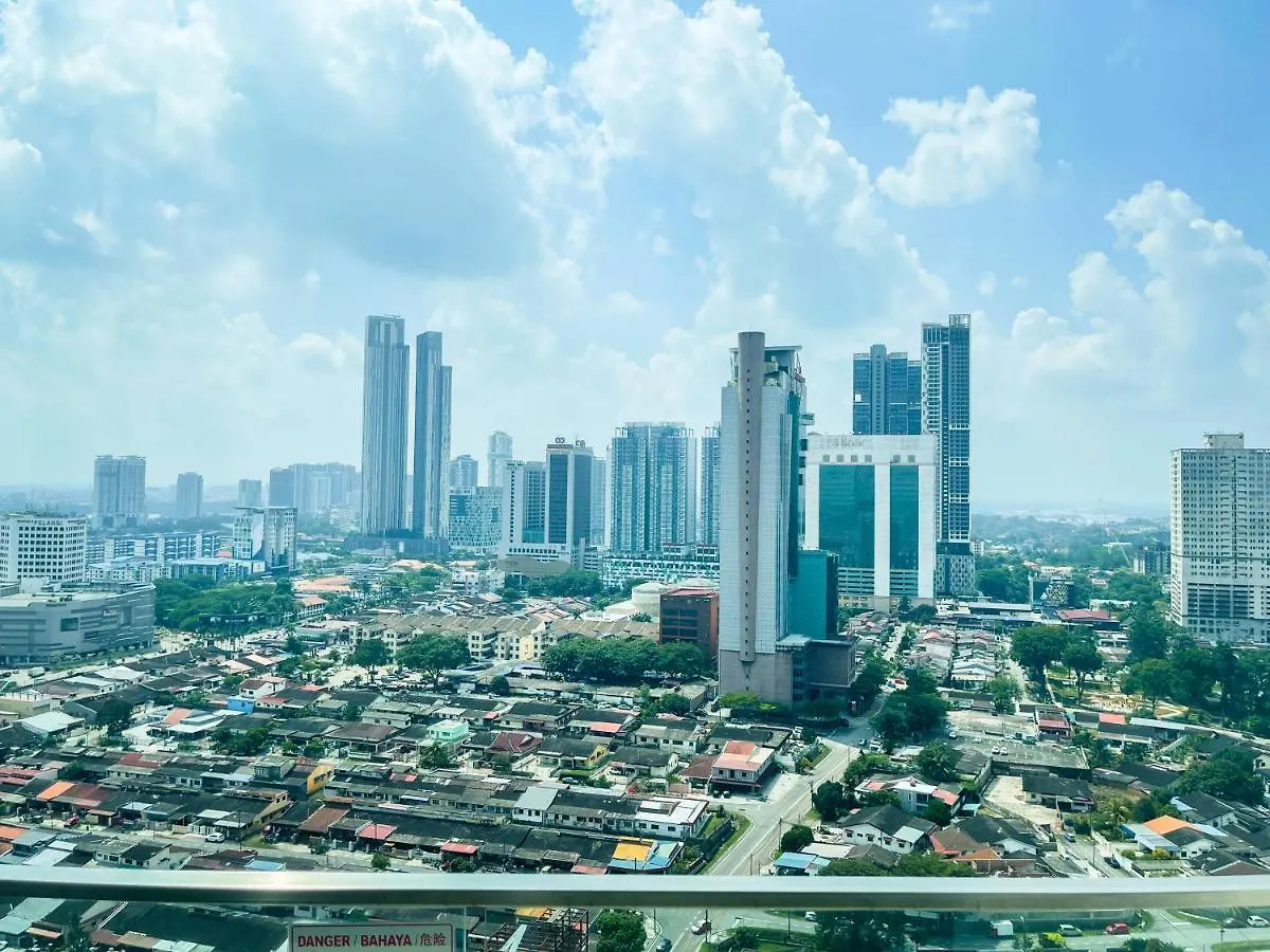 Ksl Mall 8-12 Pax, 65 Inc Tv Nflix ,Hbo , Bathtub High Floor Johor Bahru