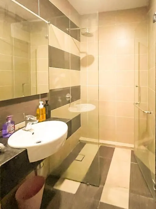 Ksl Mall 8-12 Pax, 65 Inc Tv Nflix ,Hbo , Bathtub High Floor Johor Bahru Apartment