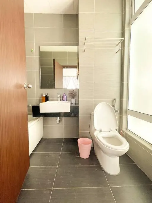 Apartment Ksl Mall 8-12 Pax, 65 Inc Tv Nflix ,Hbo , Bathtub High Floor Johor Bahru
